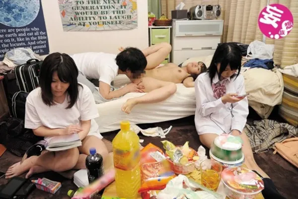 Bất chấp can ngăn của gia đình, những em học sinh bán thân kiếm tiền